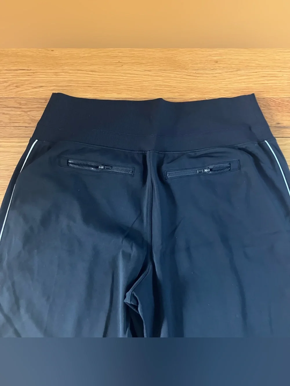 Athleta black white